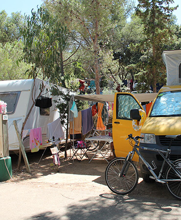 Camping Giens Kampeerplaats: CARAVAN en CAMPER
